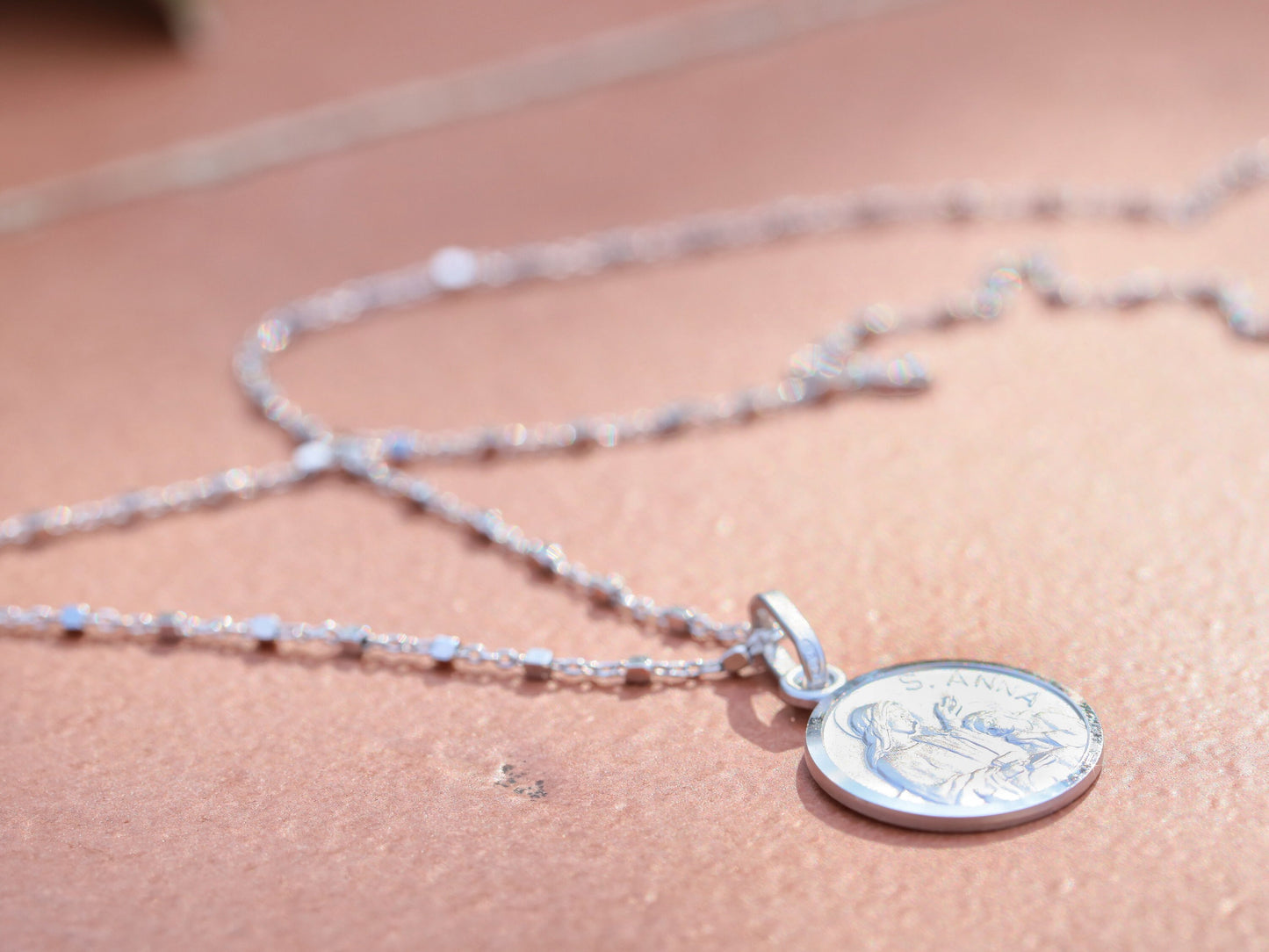 Colgante de Santa Ana, plata de ley 925 con baño de rodio, regalo de medalla de santa católica para mujeres, santa de la fertilidad, colgante de la mamá de la Virgen María