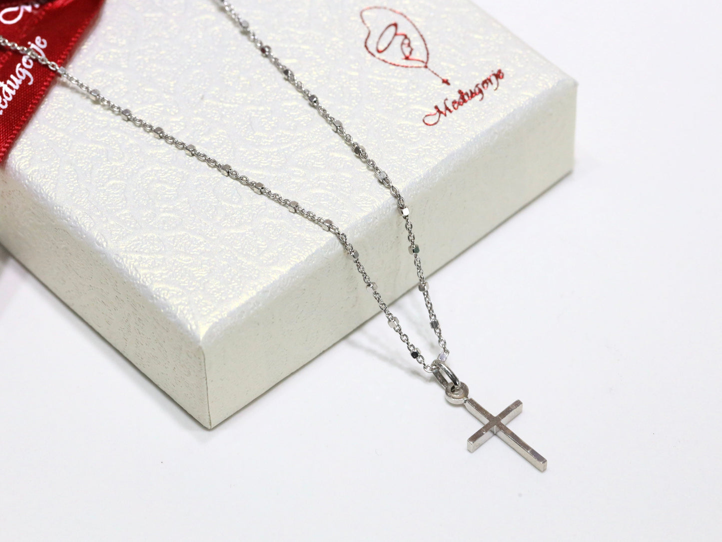 Colgante de cruz de plata en miniatura, collar de cruz delicada, cruz minimalista de plata de ley 925, cruz para adolescente católica, cruz simple