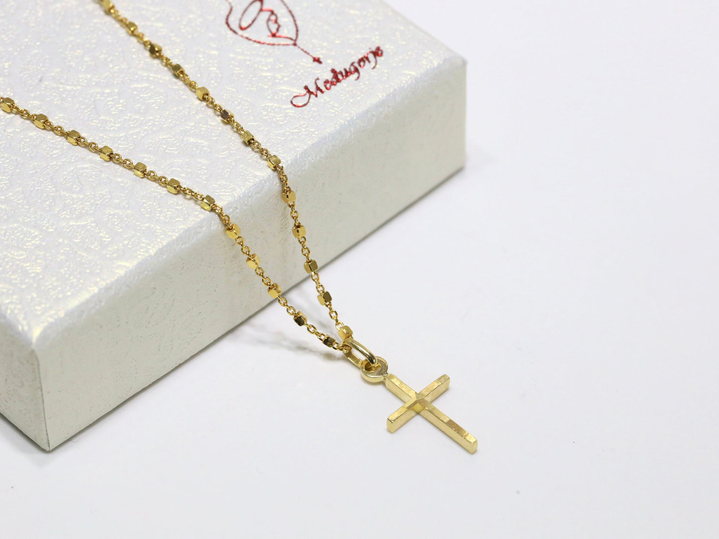 Collar de cruz en miniatura, colgante de cruz diminuta para adolescente, cruz de plata de primera ley chapada en oro de 18 k, cruz de estilo minimalista para niñas,