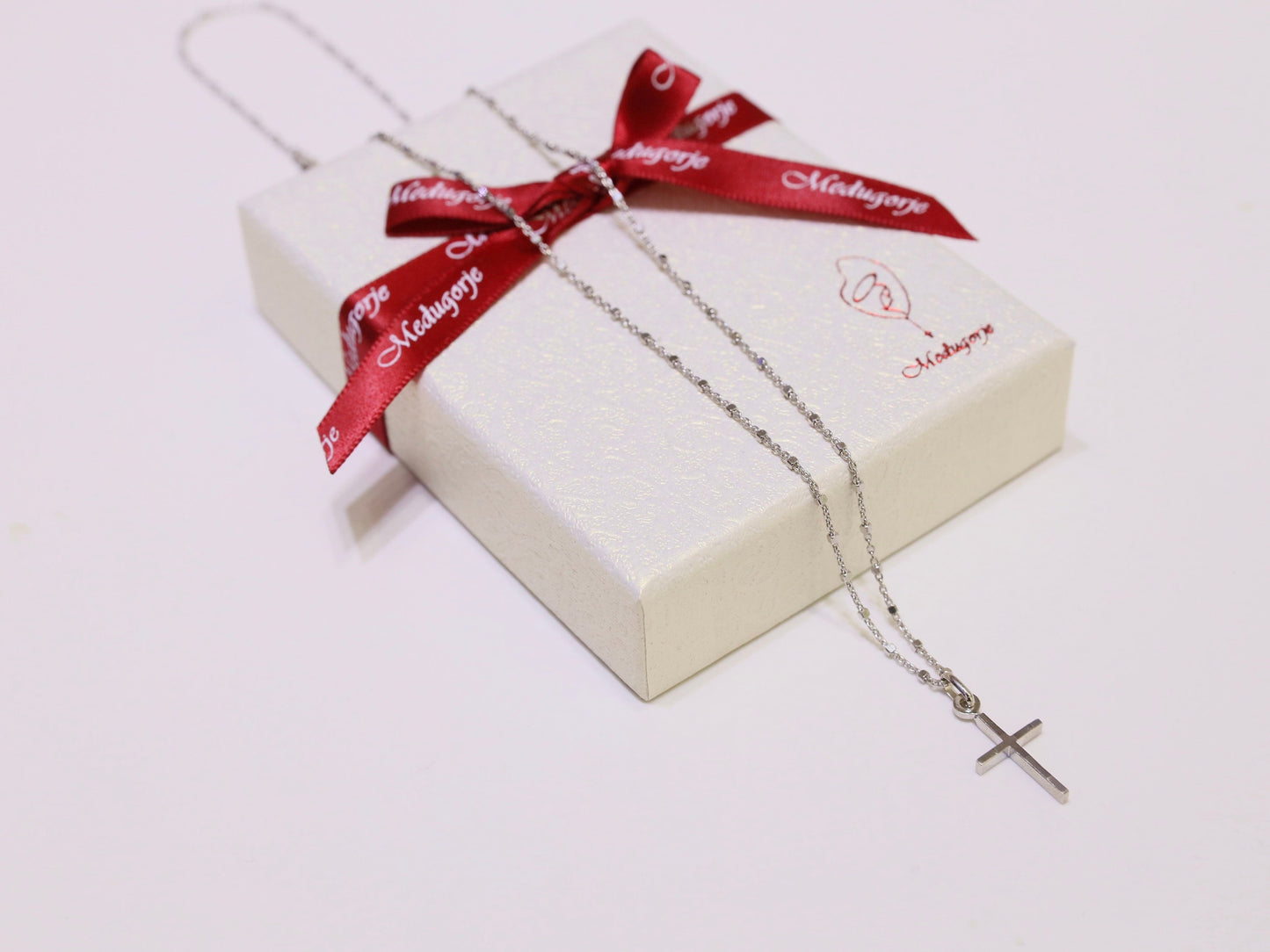 Colgante de cruz de plata en miniatura, collar de cruz delicada, cruz minimalista de plata de ley 925, cruz para adolescente católica, cruz simple
