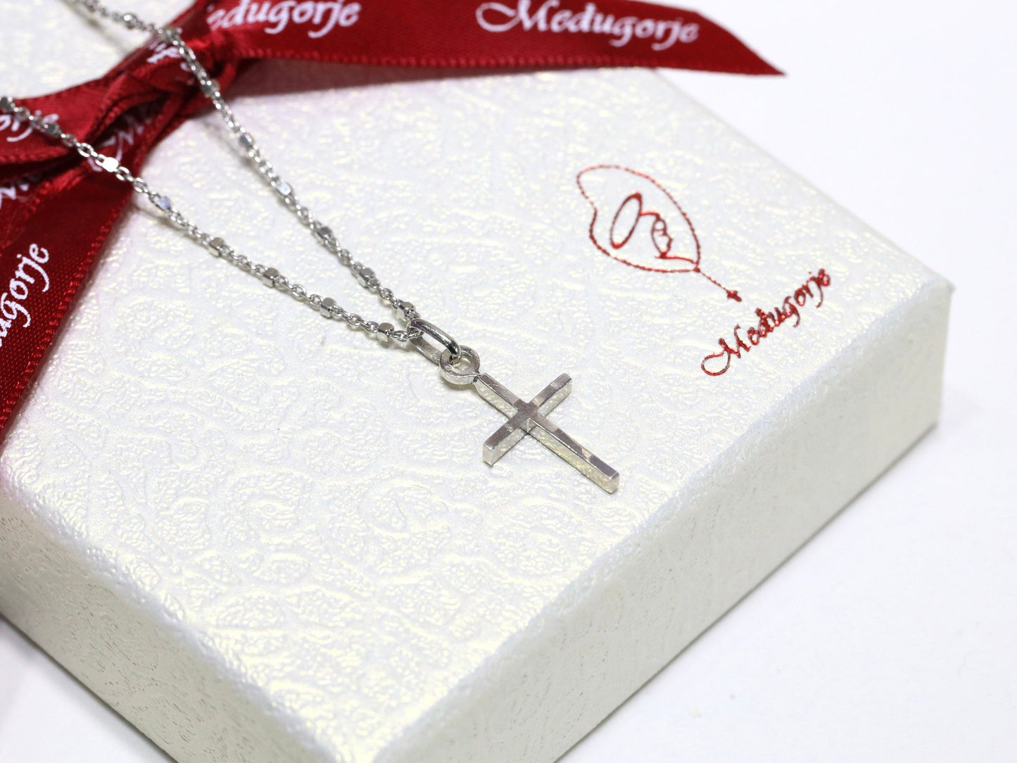 Colgante de cruz de plata en miniatura, collar de cruz delicada, cruz minimalista de plata de ley 925, cruz para adolescente católica, cruz simple