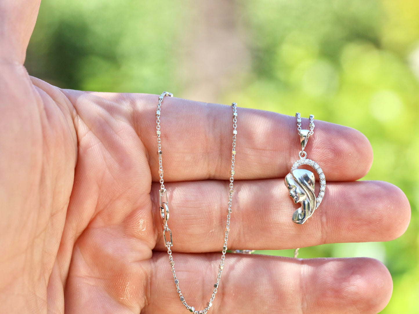 Virgin Mary profile pendant made with sterling silver 925, Our Lady in prayer medal, small pendant of Virgin Mary with clear cubic zirconia