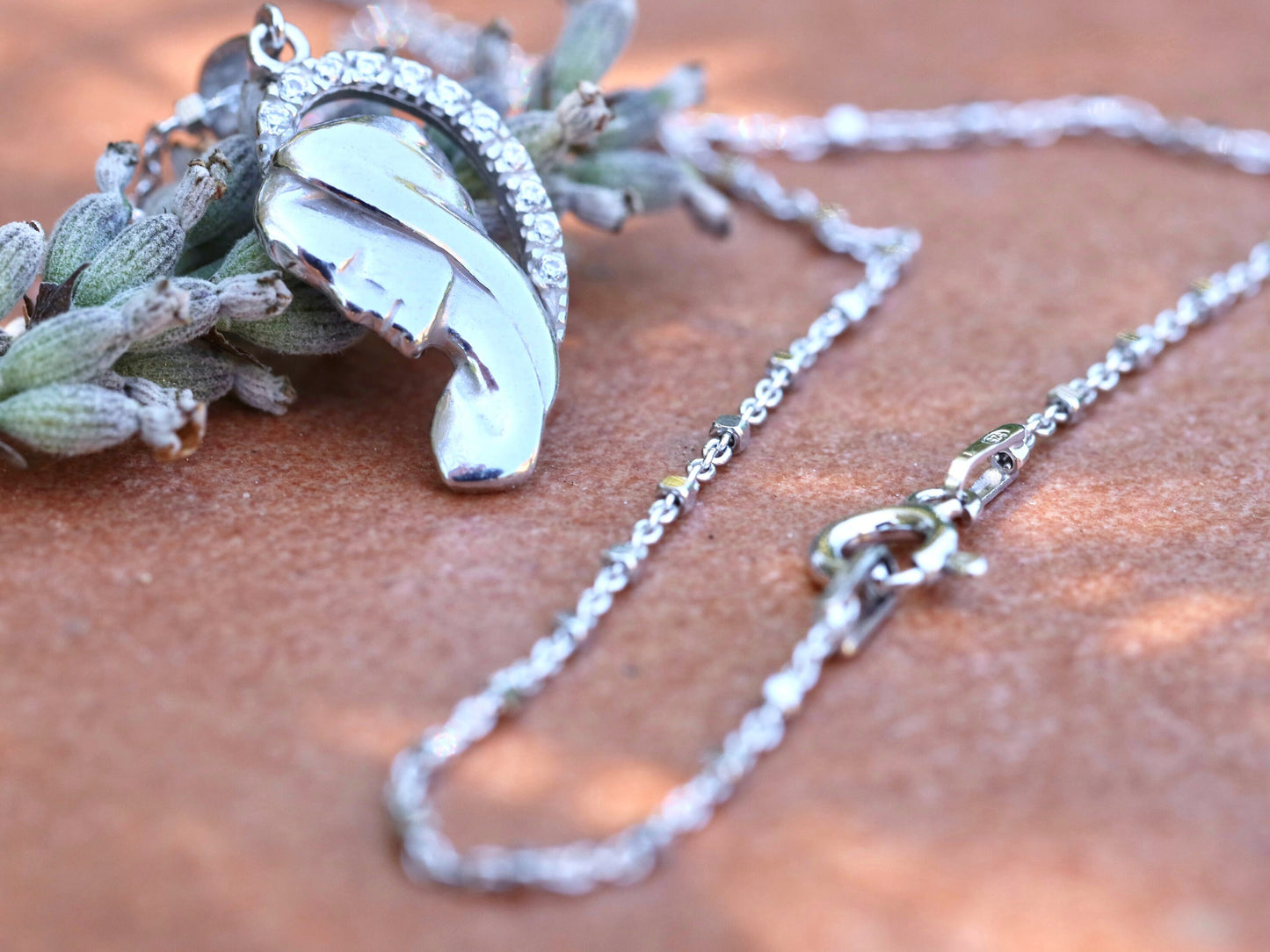 Virgin Mary profile pendant made with sterling silver 925, Our Lady in prayer medal, small pendant of Virgin Mary with clear cubic zirconia