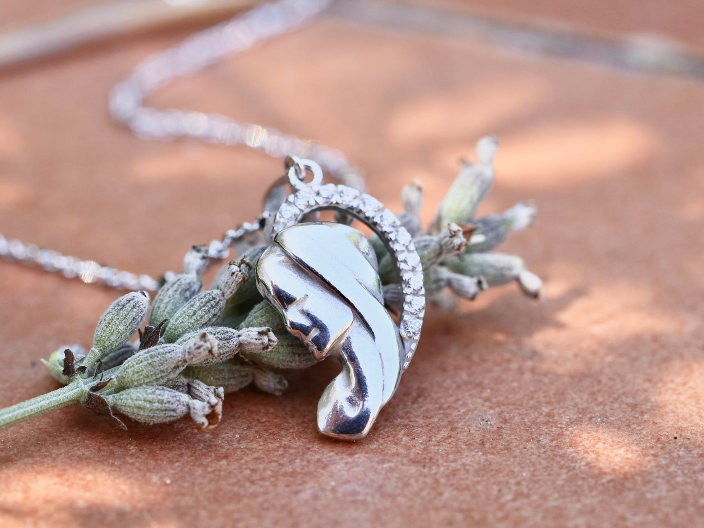 Virgin Mary profile pendant made with sterling silver 925, Our Lady in prayer medal, small pendant of Virgin Mary with clear cubic zirconia