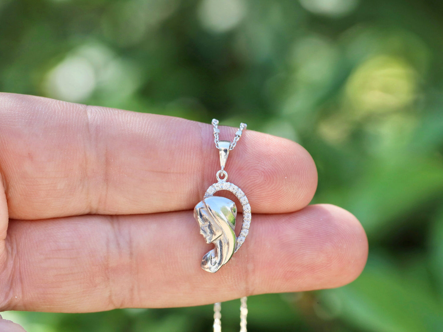 Virgin Mary profile pendant made with sterling silver 925, Our Lady in prayer medal, small pendant of Virgin Mary with clear cubic zirconia