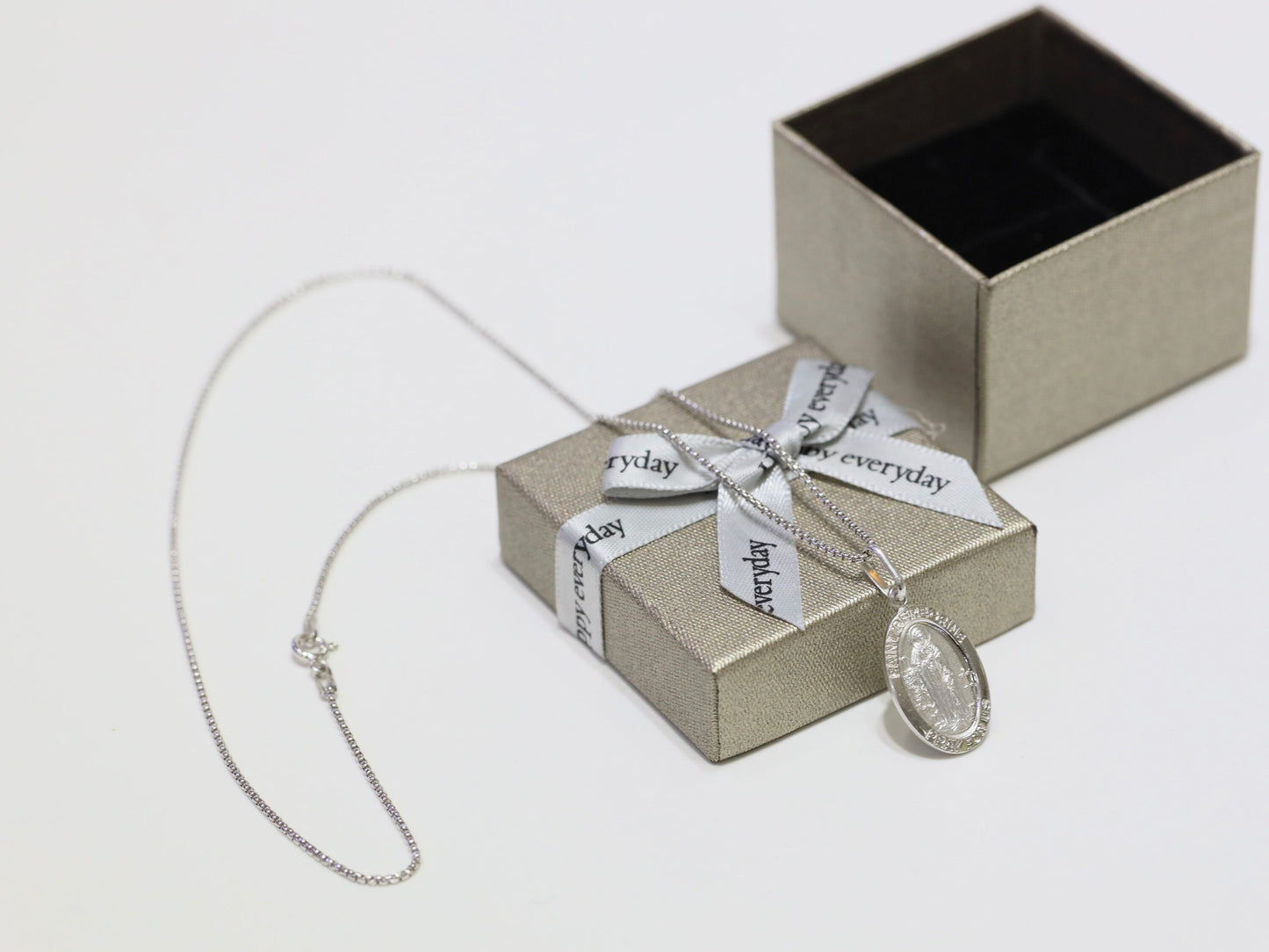 Medalla Ovalada de San Peregrino - Protector del Cáncer - Colgante o collar unisex, colgante de plata de ley de San Peregrino,