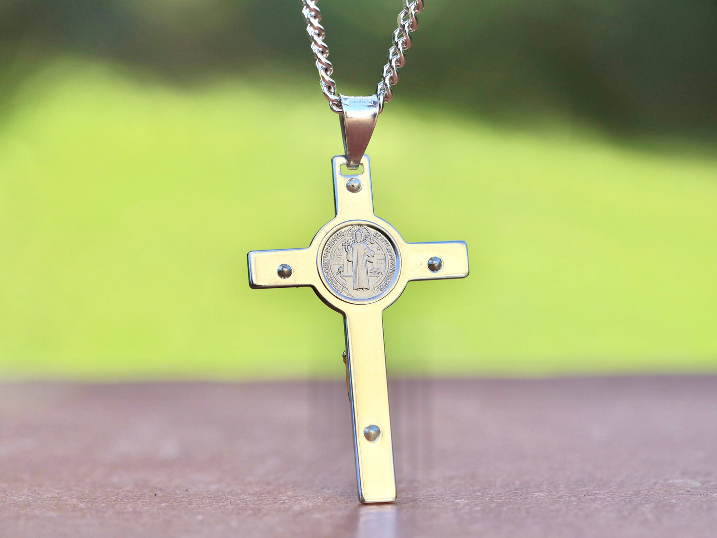 Impresionante collar de crucifijo de plata de ley 925: cruz de tamaño mediano con diseño de 3 partes, regalo perfecto para padre o hijo católico