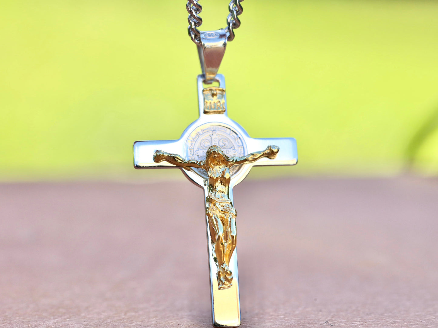 Impresionante collar de crucifijo de plata de ley 925: cruz de tamaño mediano con diseño de 3 partes, regalo perfecto para padre o hijo católico