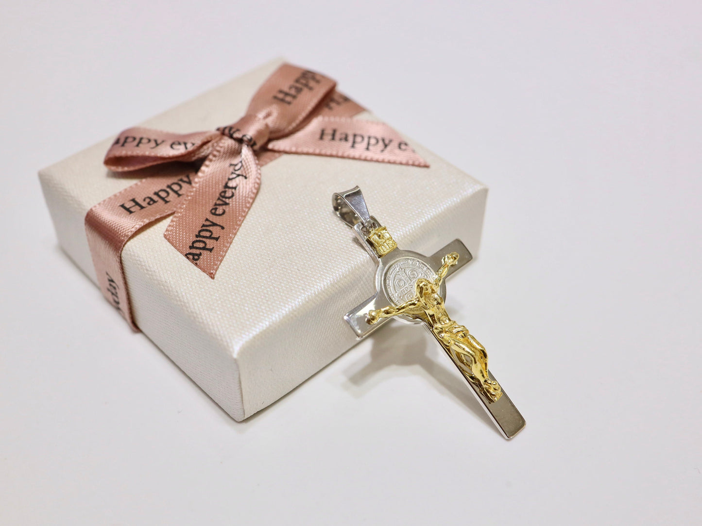 Impresionante collar de crucifijo de plata de ley 925: cruz de tamaño mediano con diseño de 3 partes, regalo perfecto para padre o hijo católico