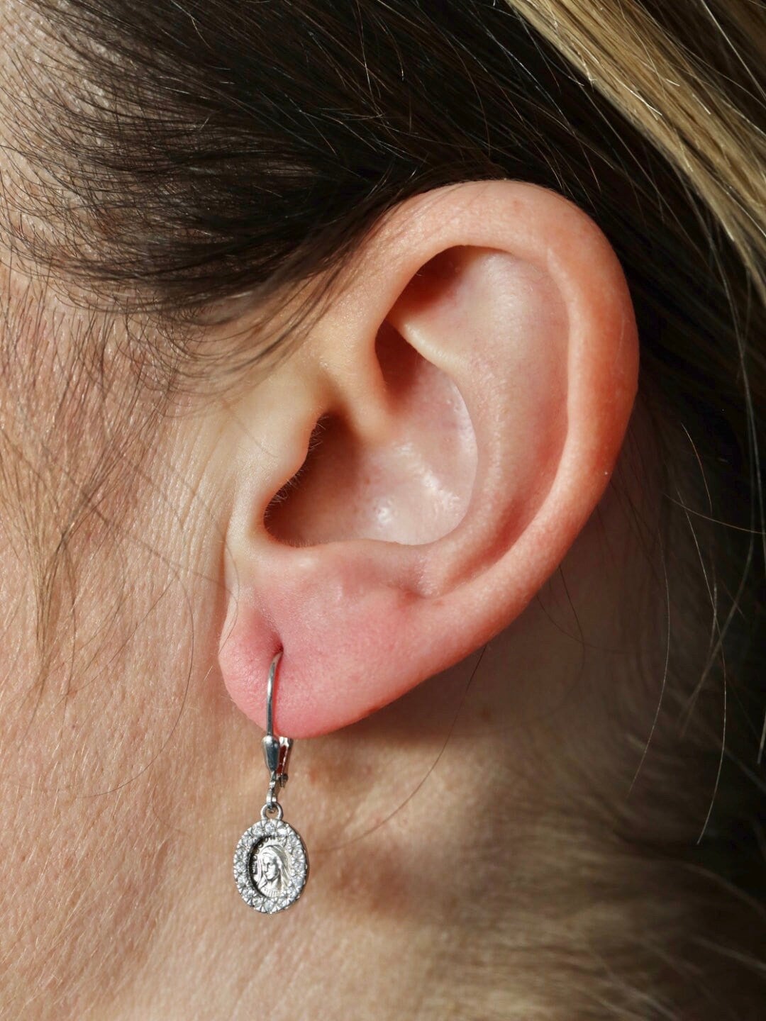Pendientes Medjugorje, pendientes Reina de la Paz, pendientes Virgen María plata de ley 925, pendientes en miniatura para mujer, minimalistas