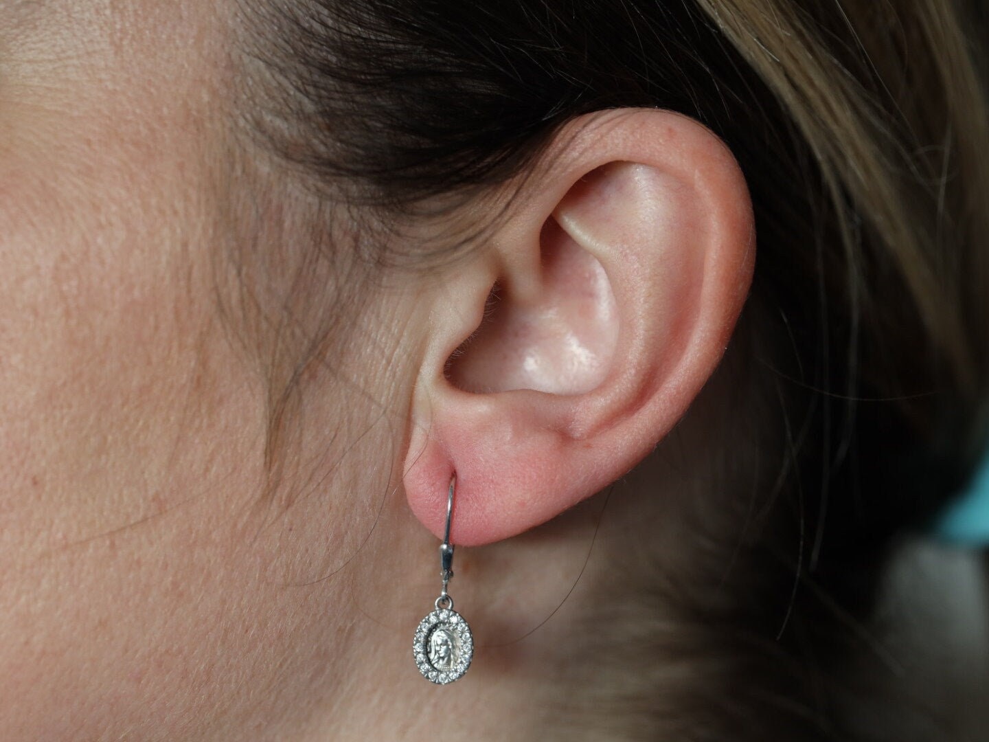 Pendientes Medjugorje, pendientes Reina de la Paz, pendientes Virgen María plata de ley 925, pendientes en miniatura para mujer, minimalistas