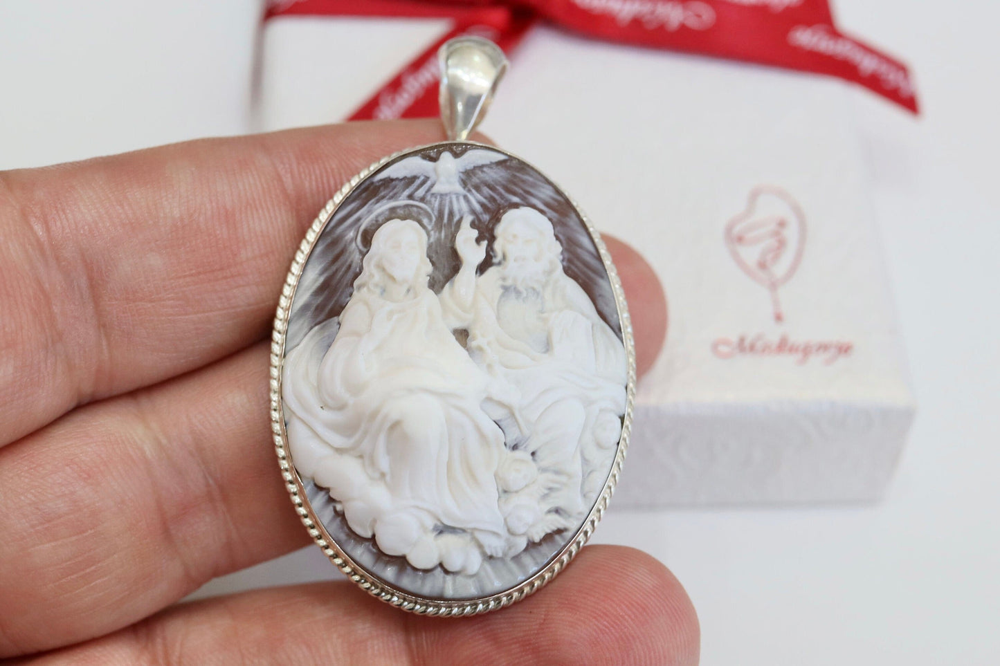 Medalla de la Santísima Trinidad, Padre Hijo y Espíritu Santo, medalla de cameo, medalla de cameo de concha, telar de cabello único para mujeres, regalo católico para aniversario