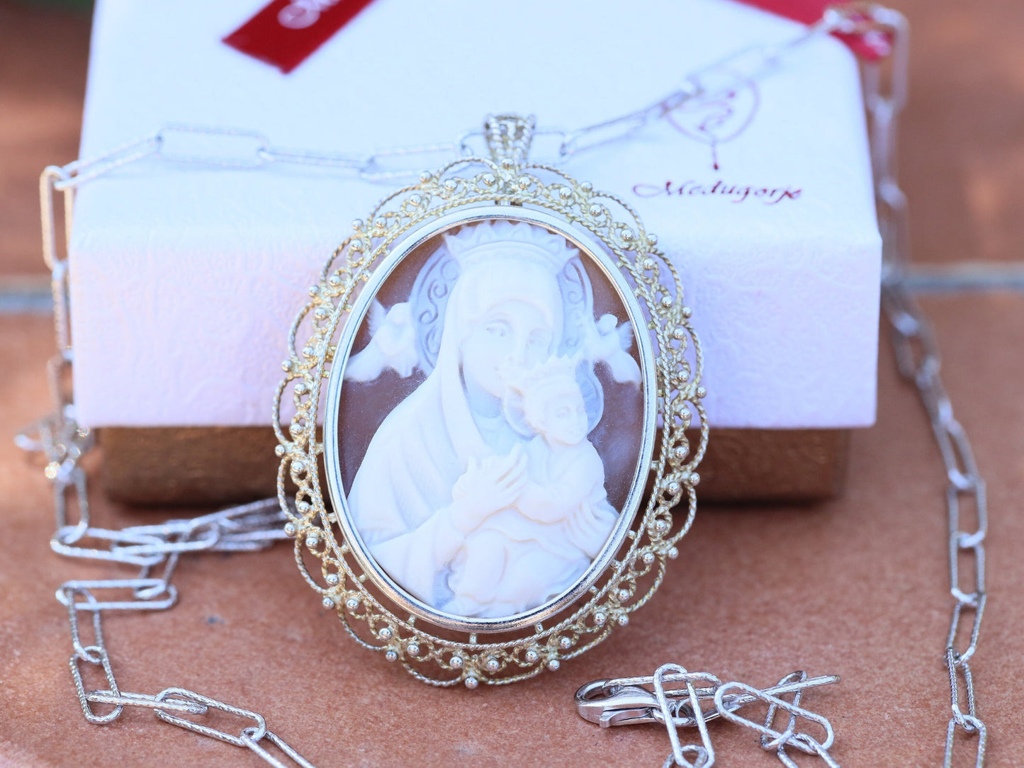 Medalla de Nuestra Señora del Perpetuo Socorro, medalla de cameo italiano, cameo de la Virgen María, cameo de concha, plata de ley, colgante de cameo genuino Torre del Greco