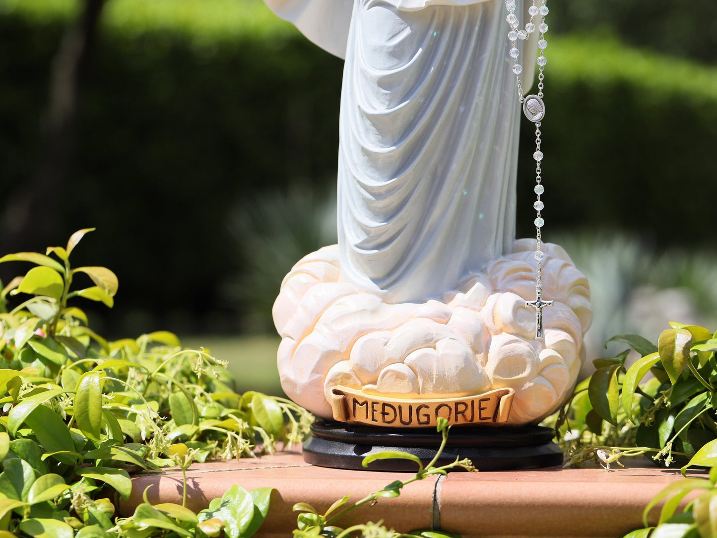 Estatua de Medjugorje, estatua de Nuestra Señora de Medjugorje de 22,5 pulgadas, estatua de polvo de mármol de la Reina de la Paz, estatua del altar del hogar de Nuestra Señora, estatua del jardín