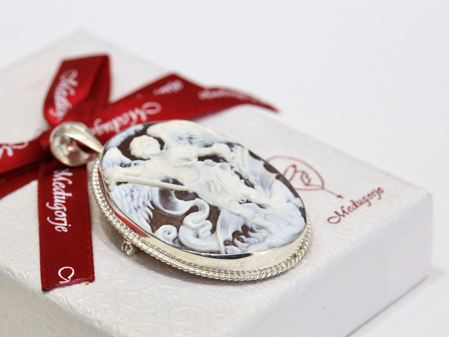 Medalla de San Miguel, Camafeo hecho a mano de San Miguel, Cameo hecho de concha, Cameo de plata de ley, colgante Cameo, medalla católica, regalo para mujeres
