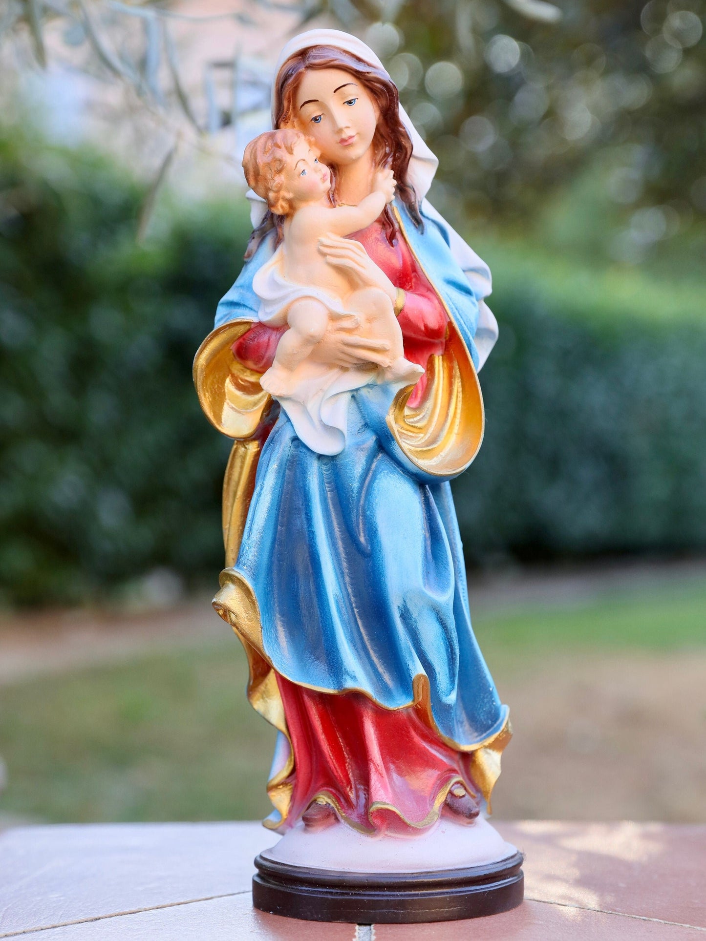 Nuestra Señora con el Niño Jesús, estatua de polvo de mármol de 12 pulgadas, estatua del altar del hogar, estatua católica, estatua pintada a mano, estilo barroco Virgen María