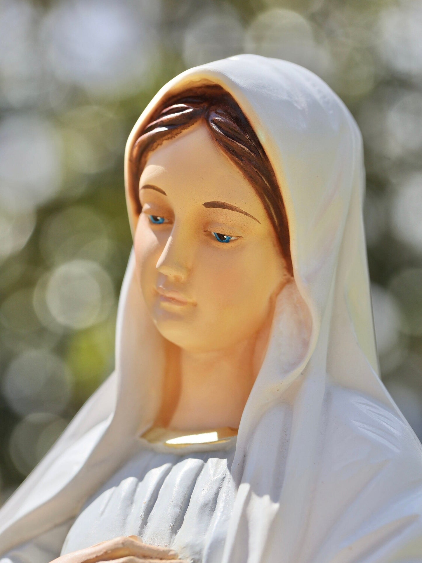 Estatua de Medjugorje, estatua de Nuestra Señora de Medjugorje de 22,5 pulgadas, estatua de polvo de mármol de la Reina de la Paz, estatua del altar del hogar de Nuestra Señora, estatua del jardín