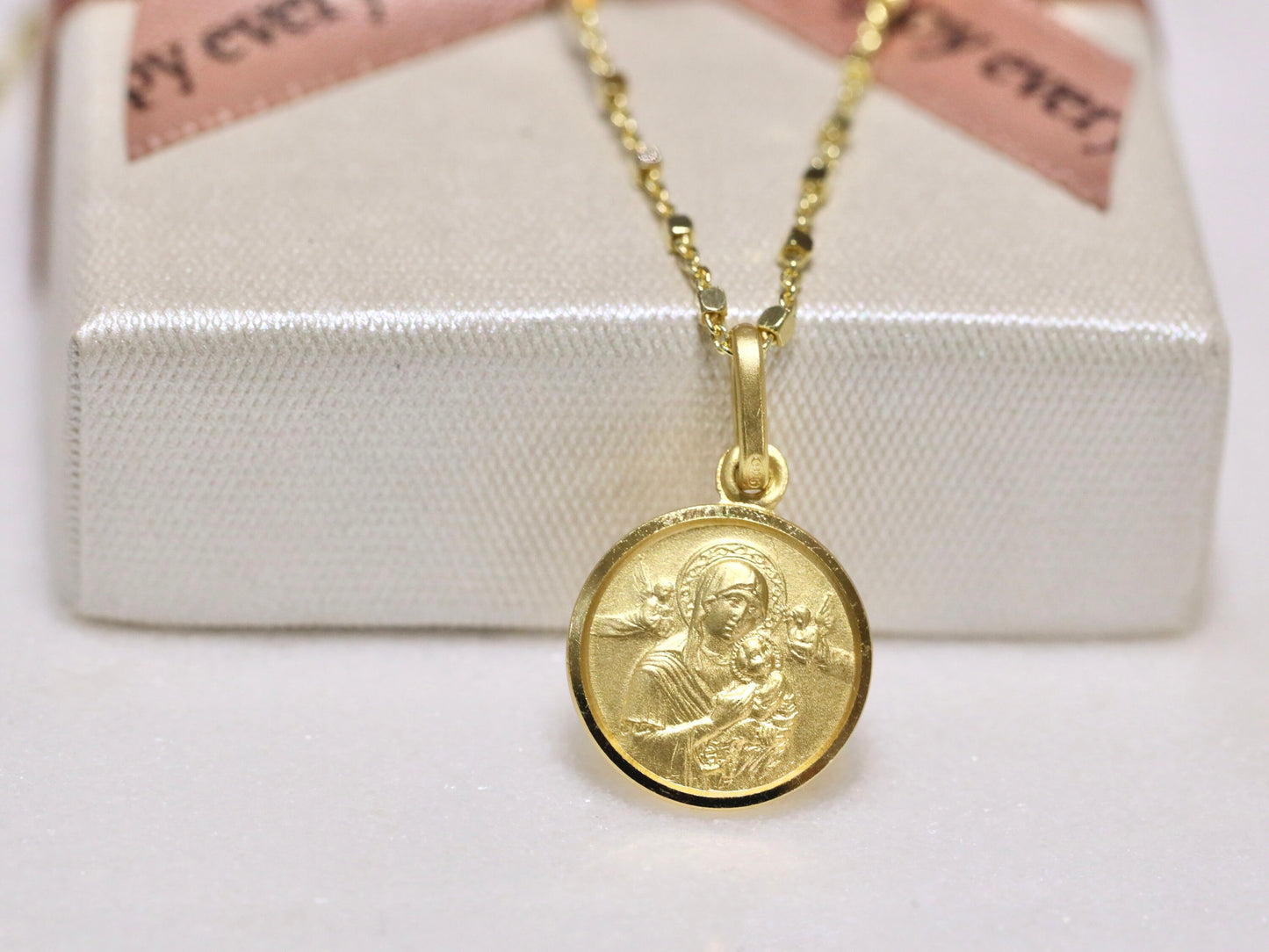 Medalla de Plata de Ley de Nuestra Señora del Perpetuo Socorro - Tamaño de 13 mm con longitudes de cadena opcionales disponibles, medalla de Nuestra Señora chapada en oro