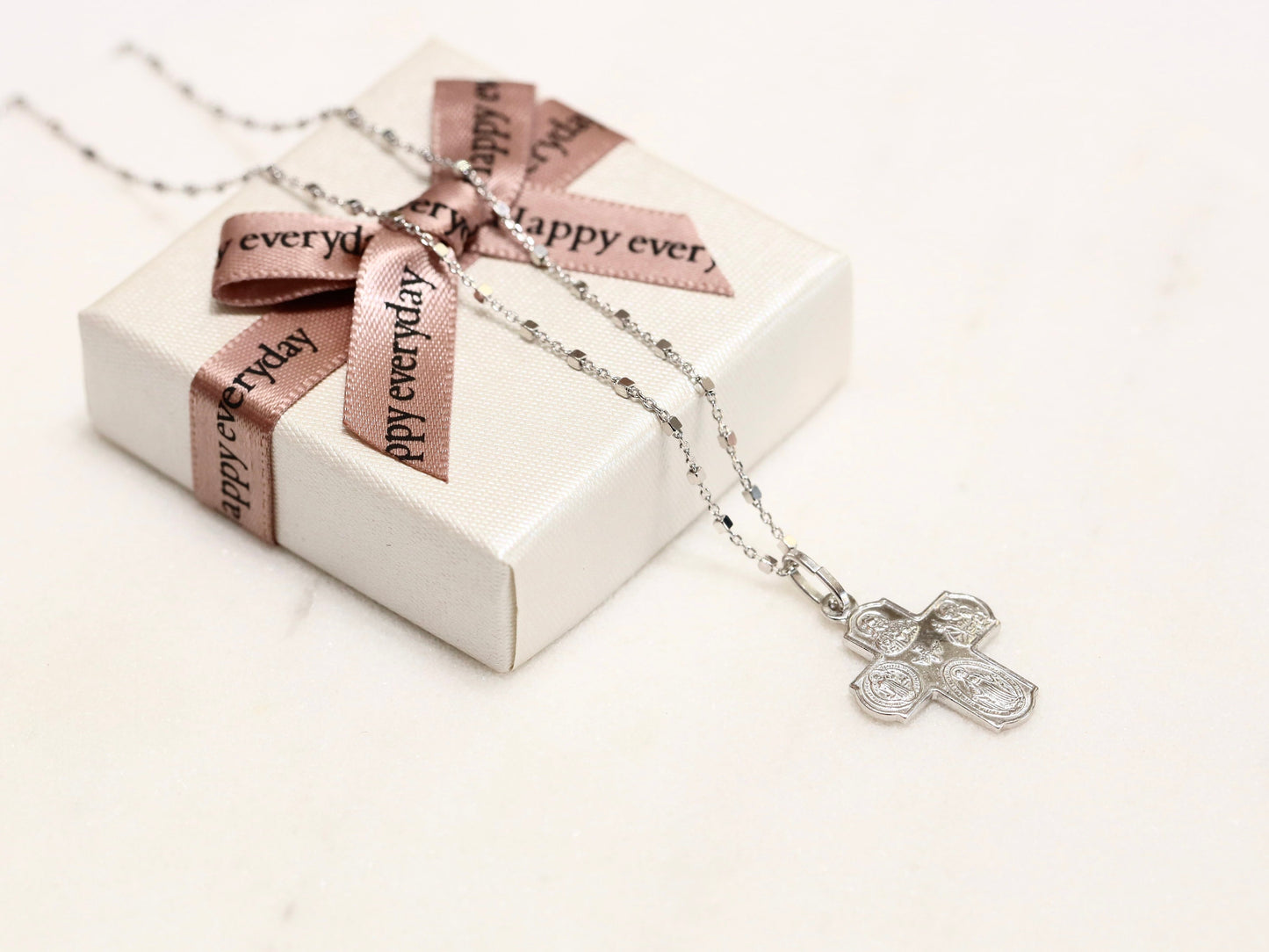 Colgante de cruz en miniatura de 4 vías - Espíritu Santo de plata de ley y escapulario de San Benito - Ideal para mujeres católicas - Cruz lateral comprada de 21x17 mm