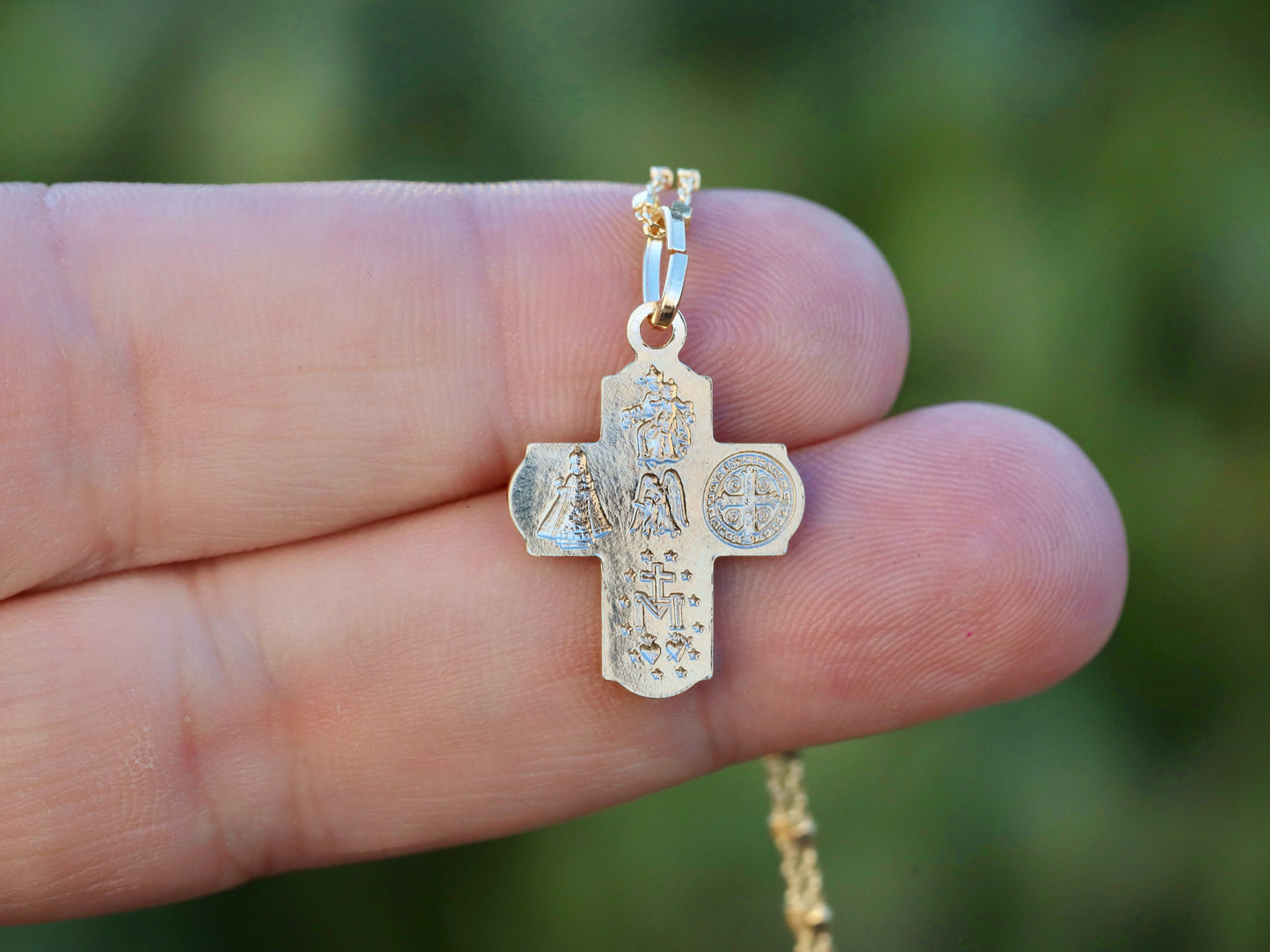 Colgante de cruz en miniatura de 4 vías - Espíritu Santo de plata de ley y escapulario de San Benito - Ideal para mujeres católicas - Cruz lateral comprada de 21x17 mm
