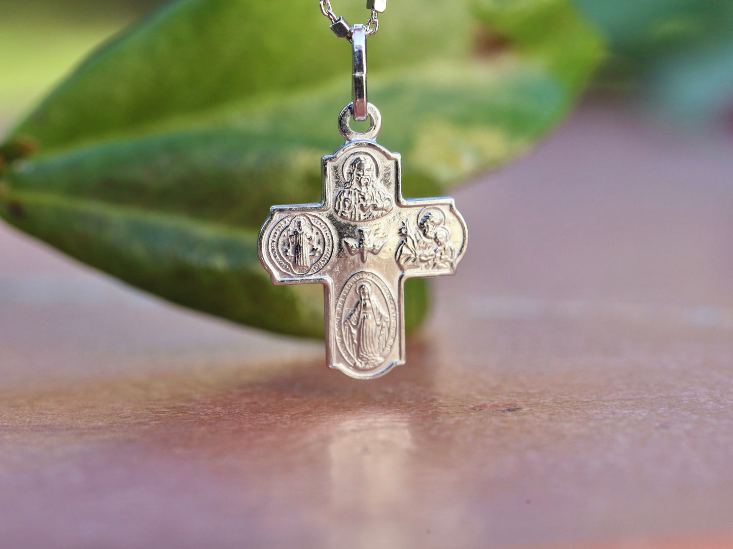 Colgante de cruz en miniatura de 4 vías - Espíritu Santo de plata de ley y escapulario de San Benito - Ideal para mujeres católicas - Cruz lateral comprada de 21x17 mm