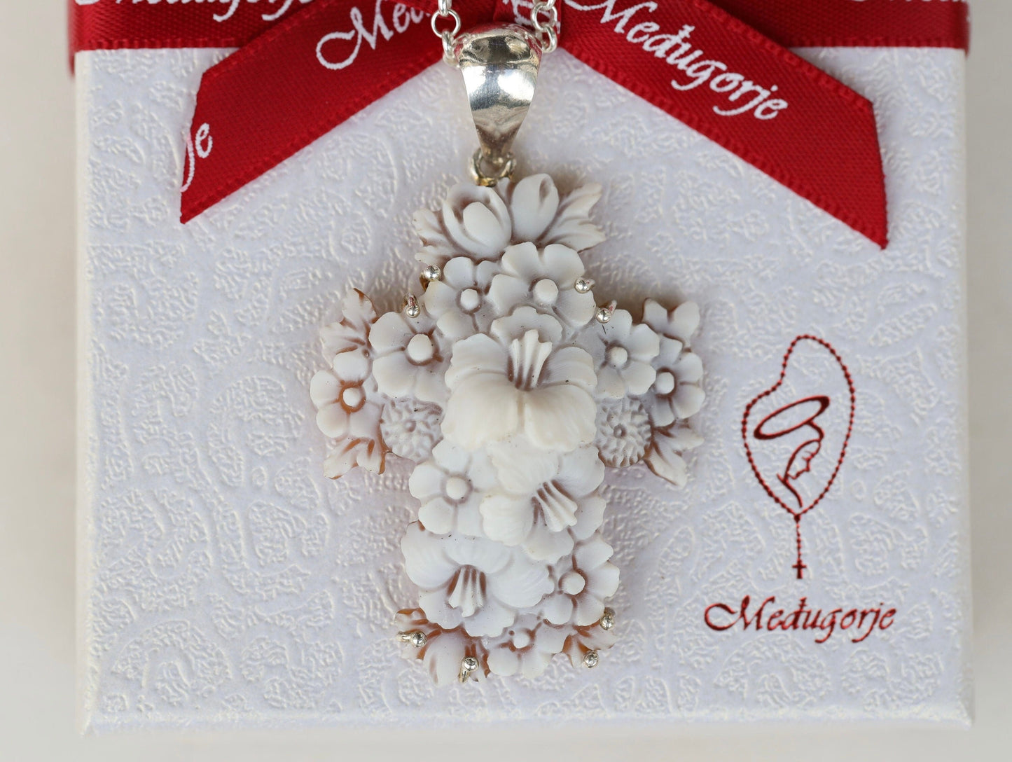 Colgante de cruz de cameo, colgante de cruz con rosas, colgante de cruz floral, collar de cameo italiano, camafeo de plata de ley, cruz de cameo de concha hecha a mano