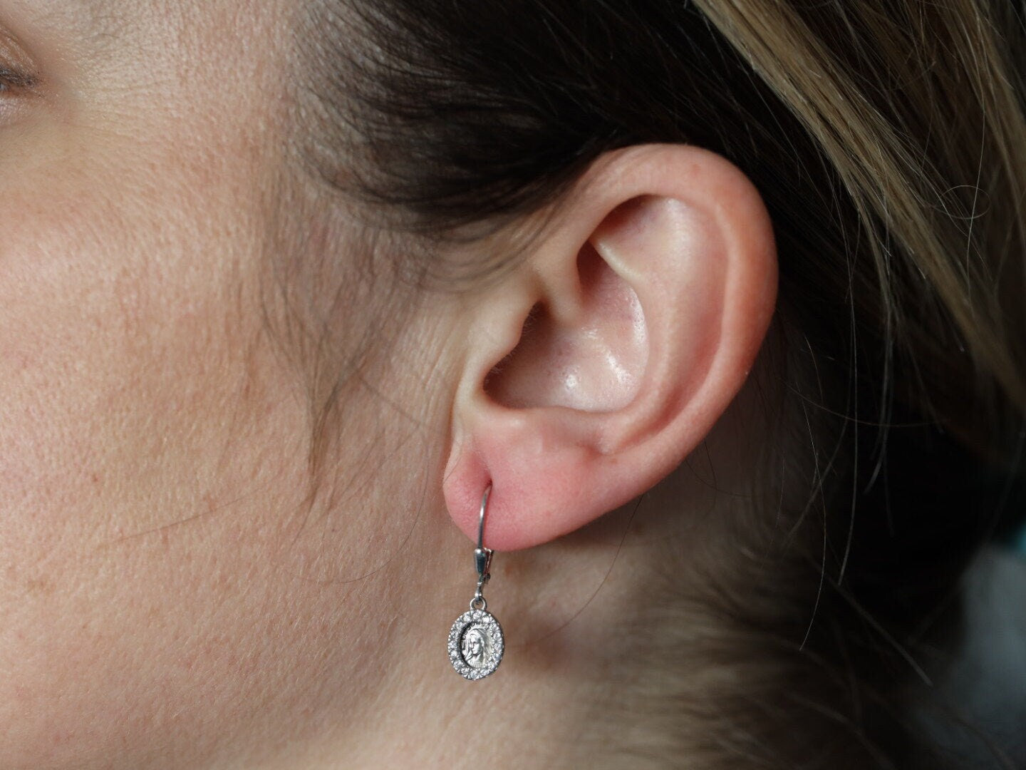 Pendientes Medjugorje, pendientes Reina de la Paz, pendientes Virgen María plata de ley 925, pendientes en miniatura para mujer, minimalistas