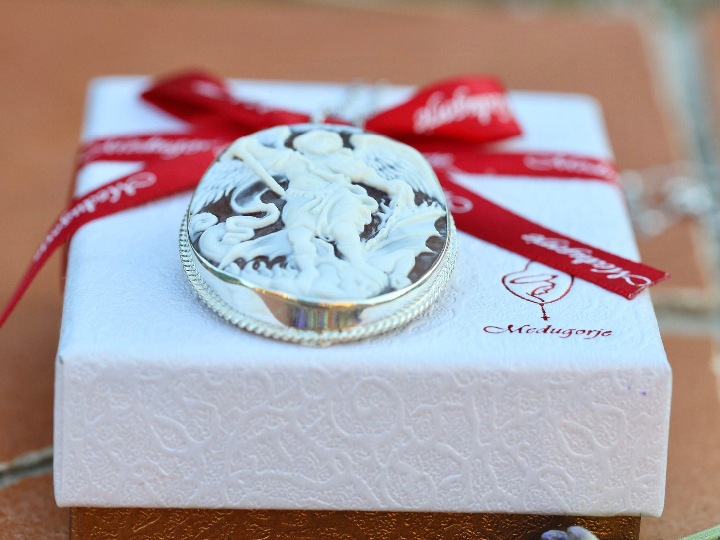 Medalla de San Miguel, Camafeo hecho a mano de San Miguel, Cameo hecho de concha, Cameo de plata de ley, colgante Cameo, medalla católica, regalo para mujeres