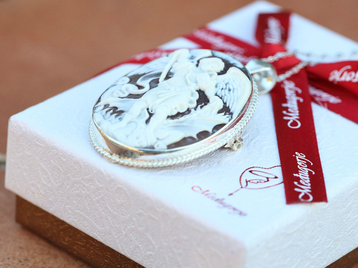 Medalla de San Miguel, Camafeo hecho a mano de San Miguel, Cameo hecho de concha, Cameo de plata de ley, colgante Cameo, medalla católica, regalo para mujeres