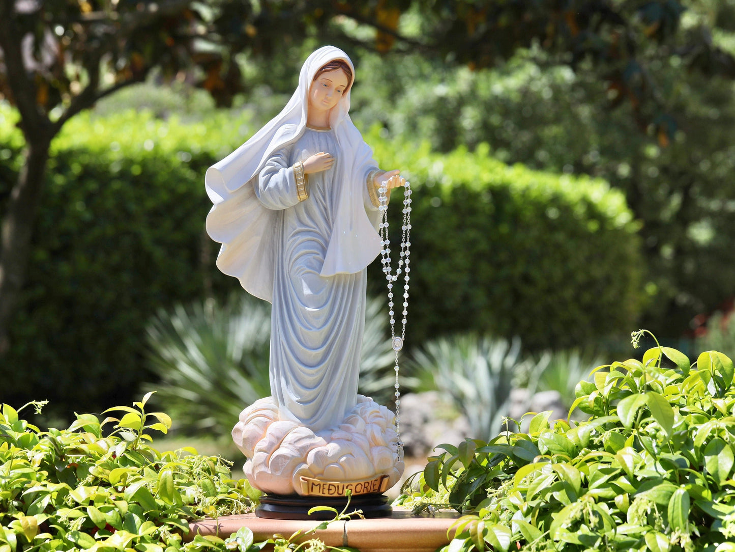 Estatua de Medjugorje, estatua de Nuestra Señora de Medjugorje de 22,5 pulgadas, estatua de polvo de mármol de la Reina de la Paz, estatua del altar del hogar de Nuestra Señora, estatua del jardín