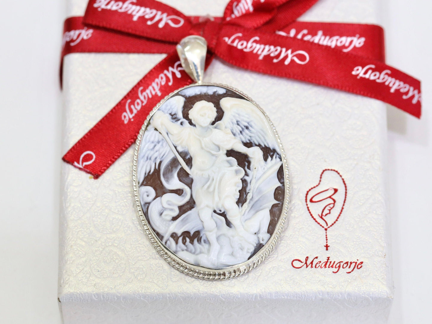Medalla de San Miguel, Camafeo hecho a mano de San Miguel, Cameo hecho de concha, Cameo de plata de ley, colgante Cameo, medalla católica, regalo para mujeres