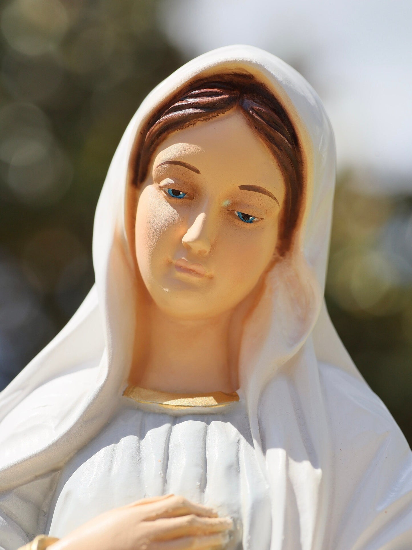 Estatua de Medjugorje, estatua de Nuestra Señora de Medjugorje de 22,5 pulgadas, estatua de polvo de mármol de la Reina de la Paz, estatua del altar del hogar de Nuestra Señora, estatua del jardín