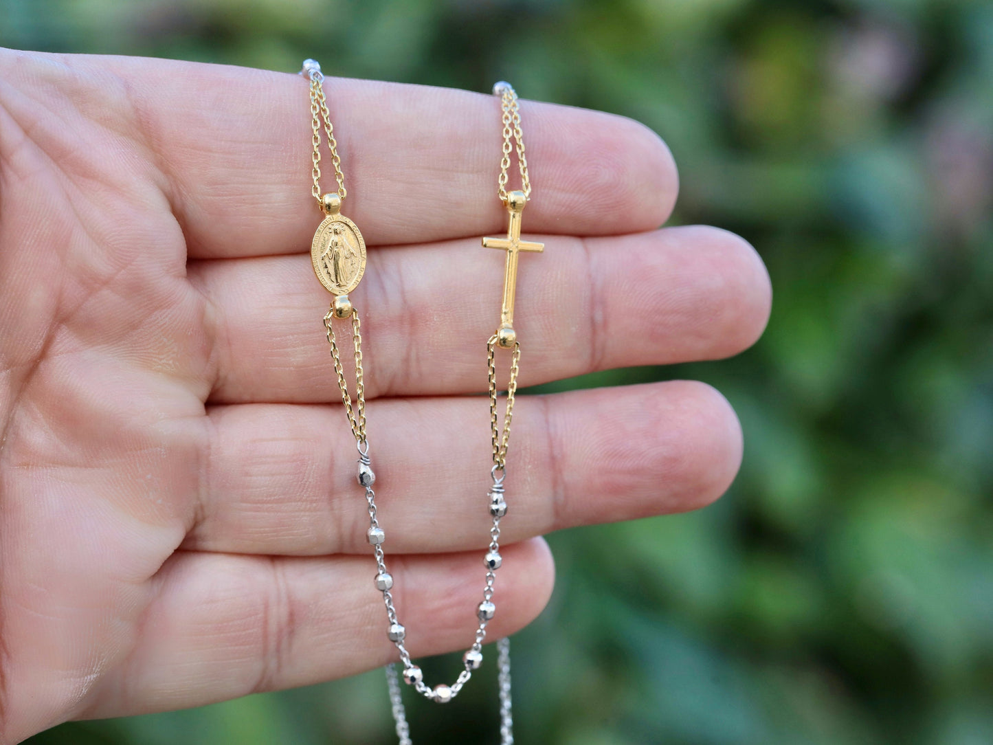 Collar de rosario de plata de ley brillante con medalla milagrosa y cruz chapada en oro - Joyería católica delicada y minimalista