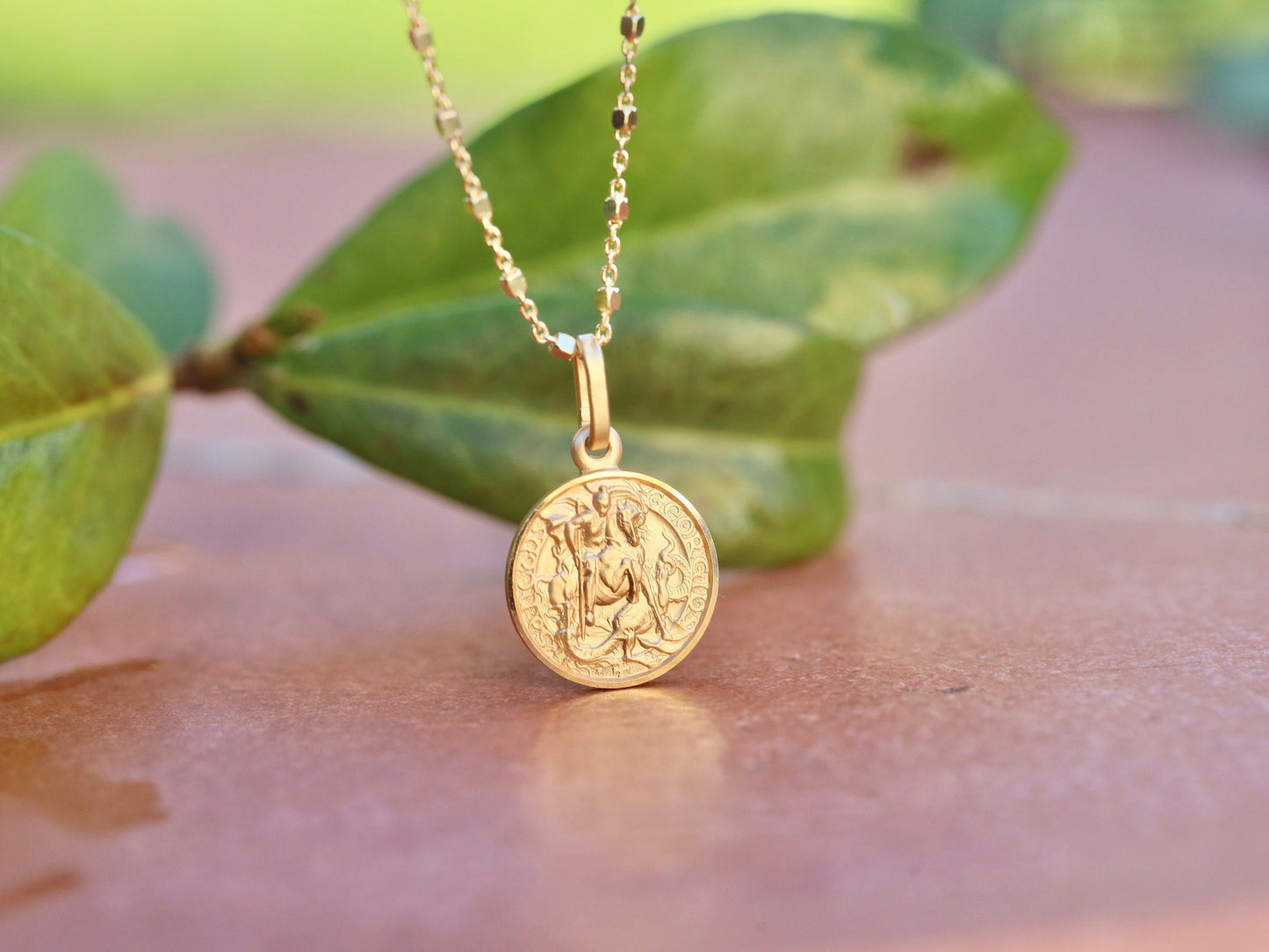 Colgante de plata de ley St Georgie de 13 mm, dije de St Georgie de tamaño mediano, colgante St Georgie chapado en oro de 18 kt