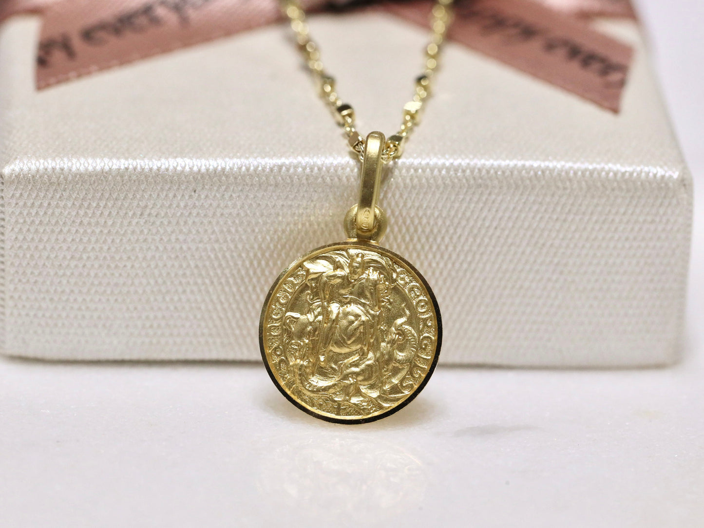 Colgante de plata de ley St Georgie de 13 mm, dije de St Georgie de tamaño mediano, colgante St Georgie chapado en oro de 18 kt