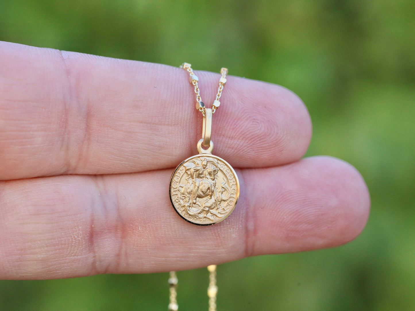 Colgante de plata de ley St Georgie de 13 mm, dije de St Georgie de tamaño mediano, colgante St Georgie chapado en oro de 18 kt