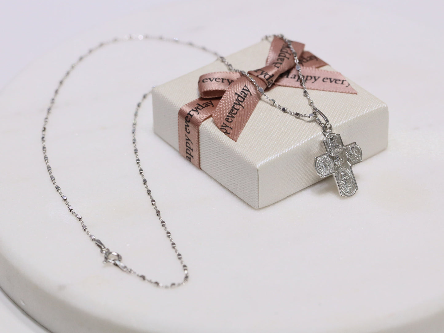 Colgante de cruz en miniatura de 4 vías - Espíritu Santo de plata de ley y escapulario de San Benito - Ideal para mujeres católicas - Cruz lateral comprada de 21x17 mm