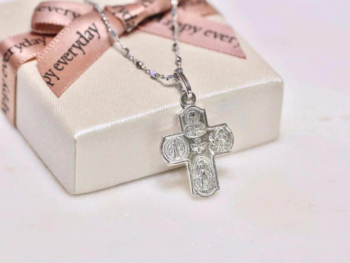Colgante de cruz en miniatura de 4 vías - Espíritu Santo de plata de ley y escapulario de San Benito - Ideal para mujeres católicas - Cruz lateral comprada de 21x17 mm