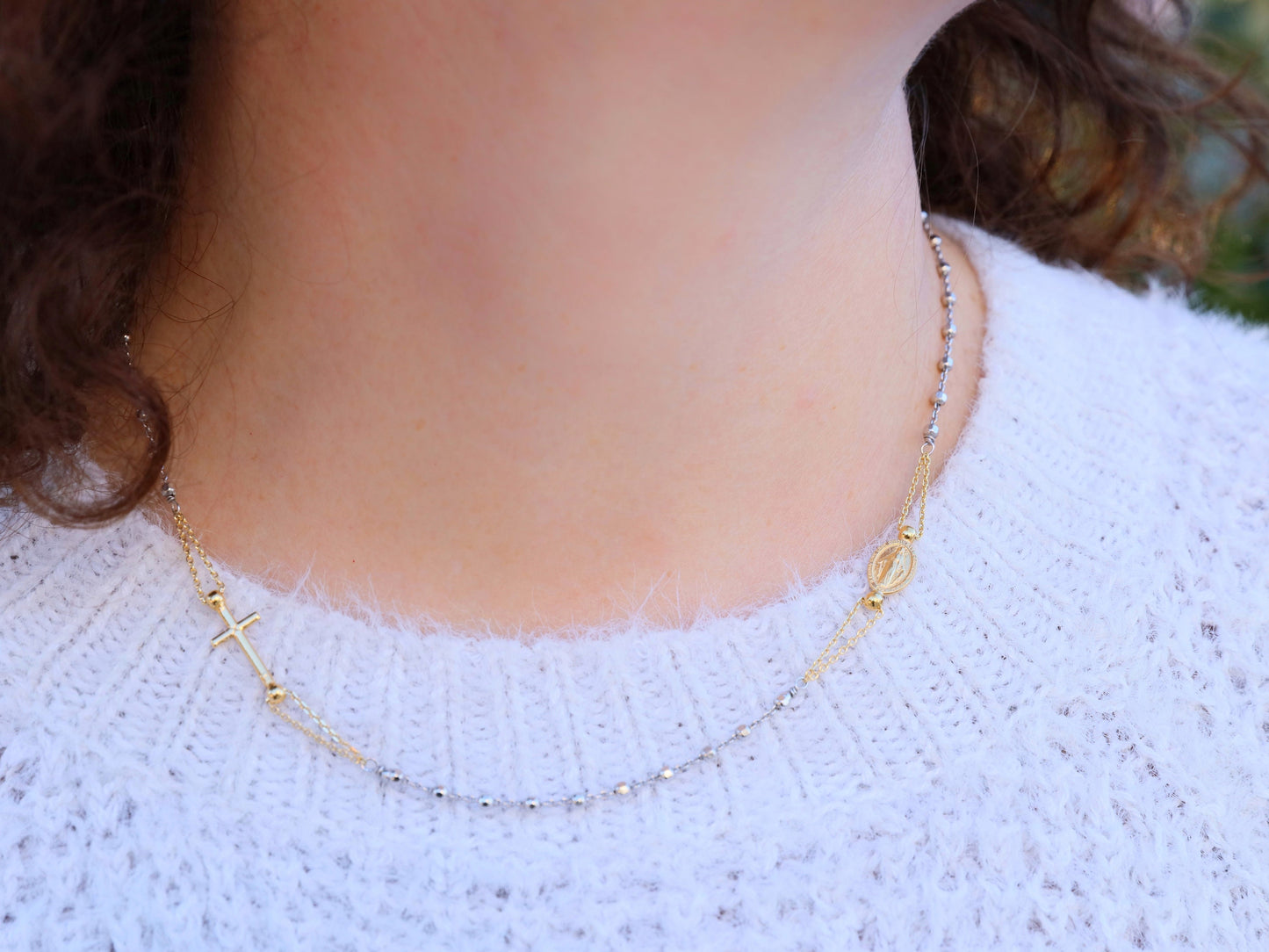 Collar de rosario de plata de ley brillante con medalla milagrosa y cruz chapada en oro - Joyería católica delicada y minimalista