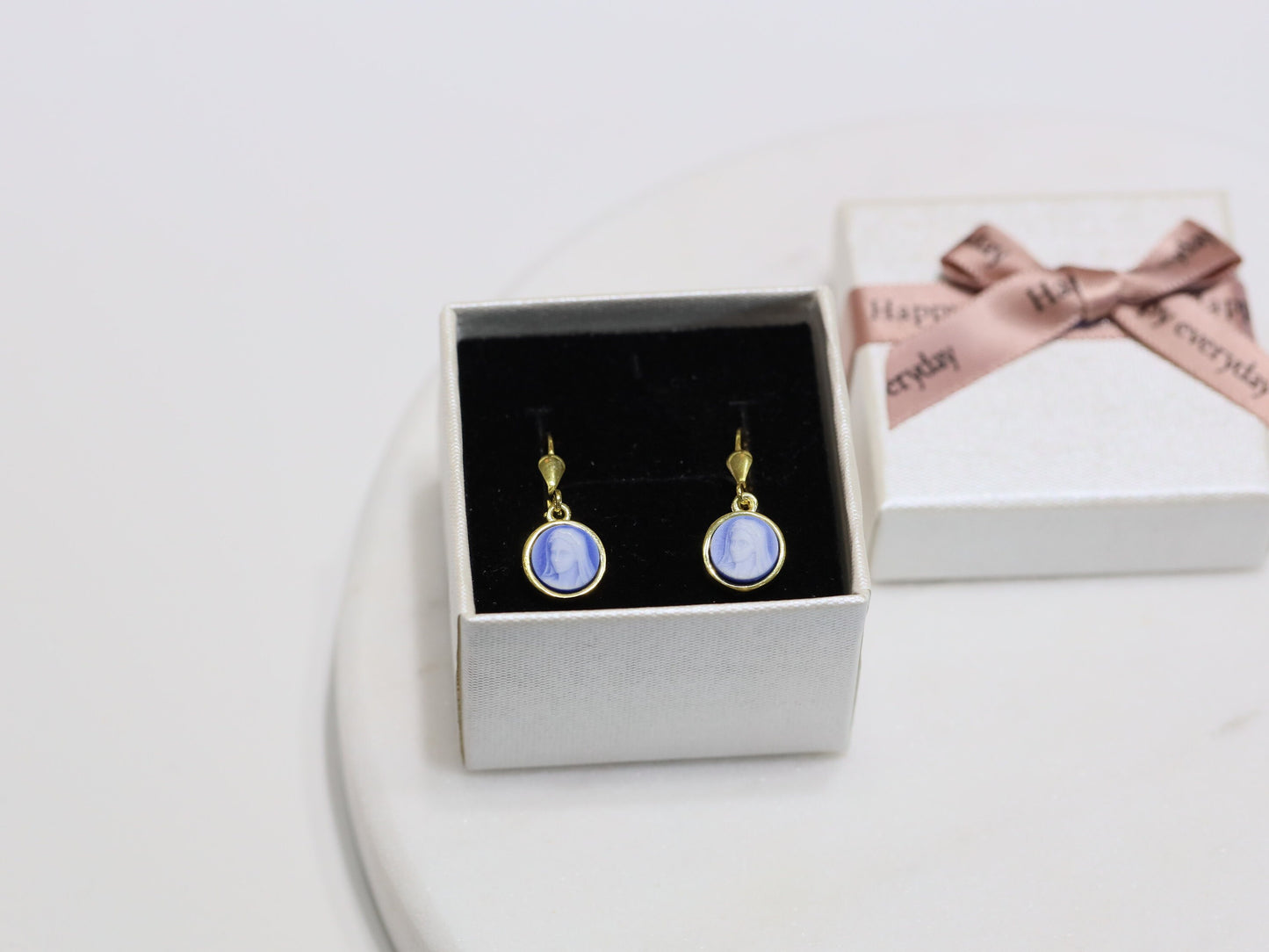 Pendientes católicos de la Virgen María en miniatura - Plata de ley y ágata - chapados en oro, pendientes para adolescentes, pendientes de Nuestra Señora de 8 mm para mujeres