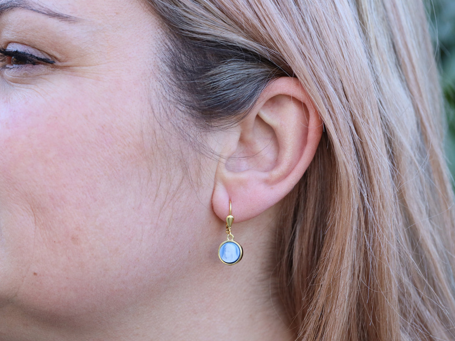 Pendientes católicos de la Virgen María en miniatura - Plata de ley y ágata - chapados en oro, pendientes para adolescentes, pendientes de Nuestra Señora de 8 mm para mujeres