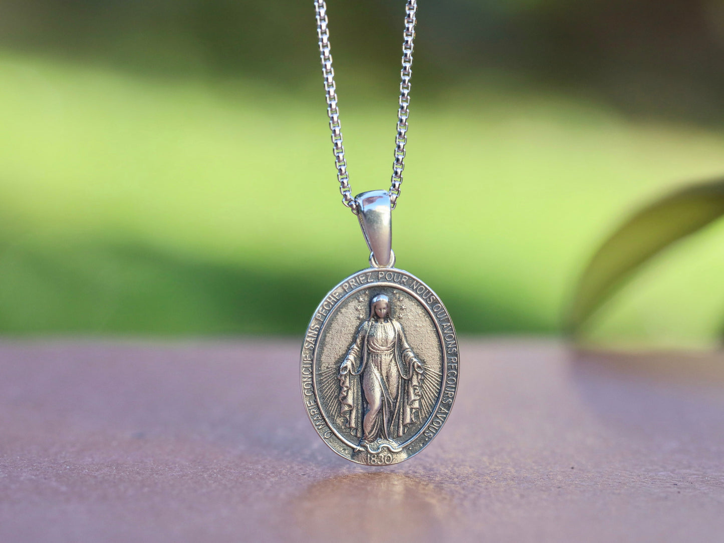 Medalla milagrosa para hombre de tamaño mediano, ovalada Medalla Milagrosa de plata de ley 925, Medalla Milagrosa para adolescente oxidada de 22 mm