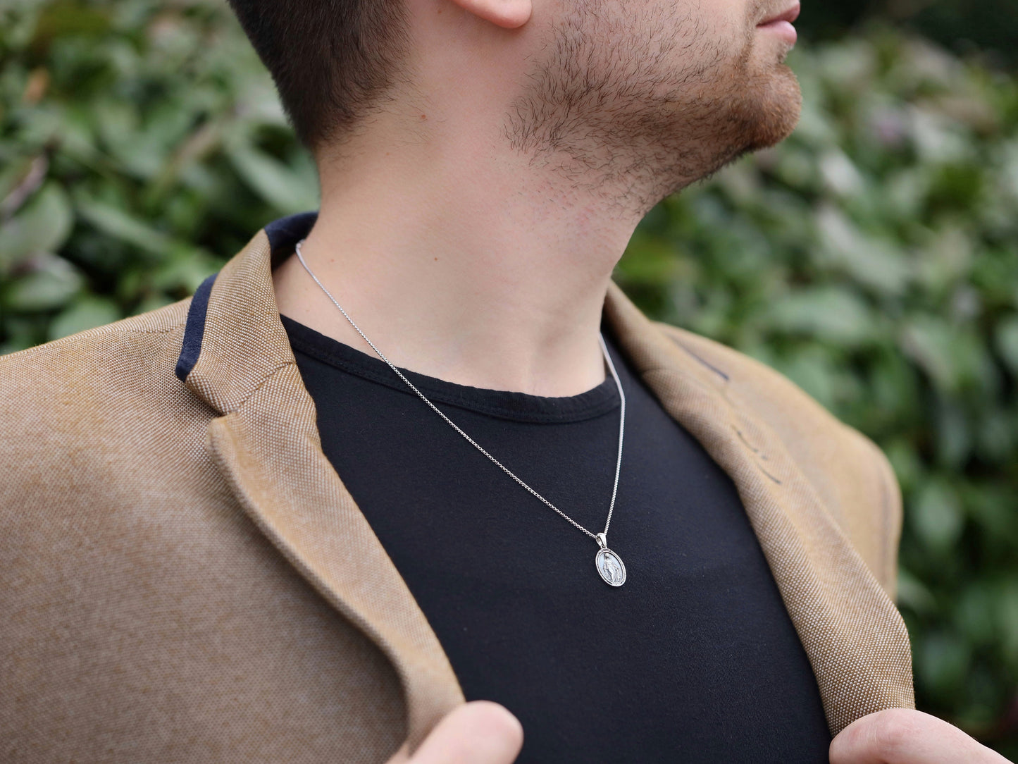 Colgante de Medalla Milagrosa de Plata de Ley en Francés - Ideal para Adolescentes - Medalla delicada de 16 x 13 mm con Acabado Gunmetal