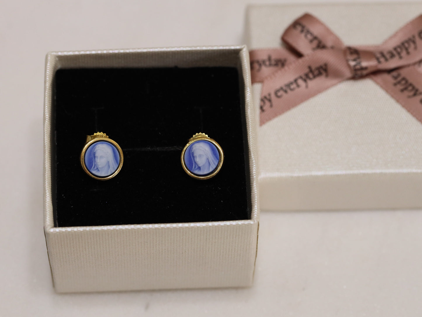 Pendientes en miniatura de la Virgen María de plata de ley - Joyería católica para comunión, cumpleaños y Navidad, pendientes cameo de la Virgen María