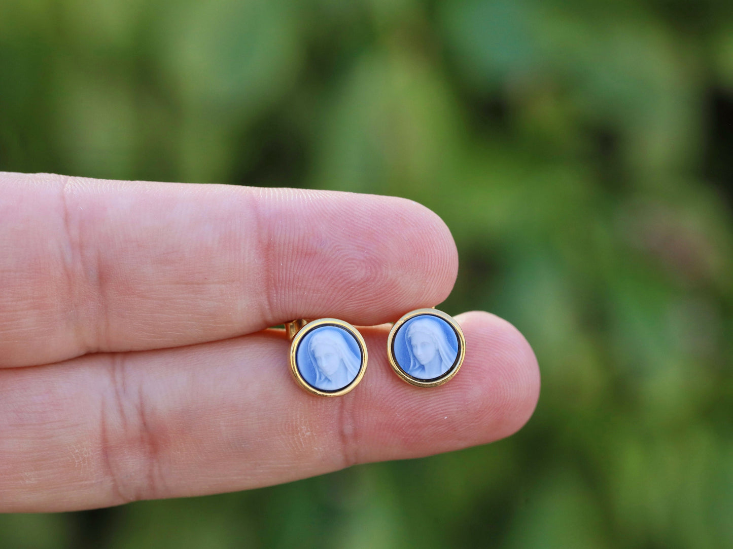 Pendientes en miniatura de la Virgen María de plata de ley - Joyería católica para comunión, cumpleaños y Navidad, pendientes cameo de la Virgen María