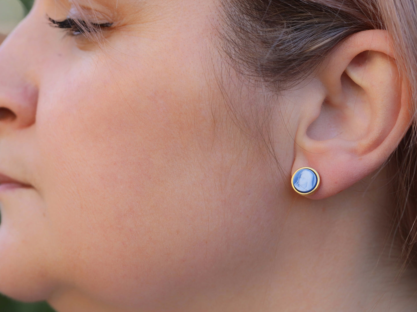 Pendientes en miniatura de la Virgen María de plata de ley - Joyería católica para comunión, cumpleaños y Navidad, pendientes cameo de la Virgen María