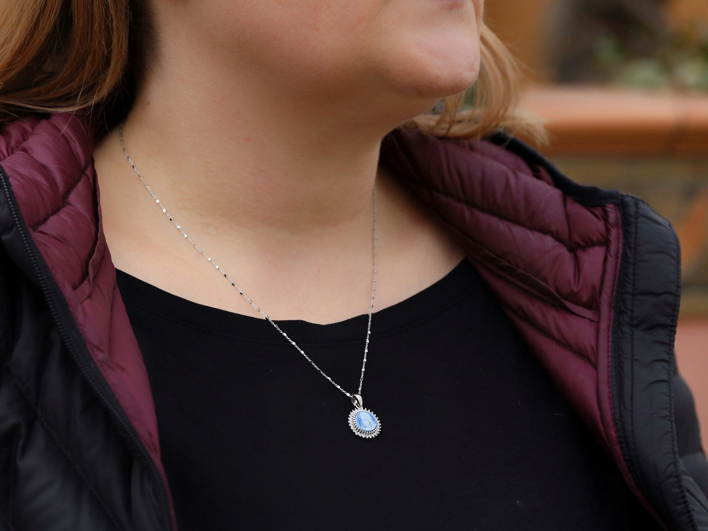 Medalla de plata de ley estilo camafeo Virgen María con baño de rodio - Impresionante colgante católico con piedras de circonio cúbico transparente para mujer