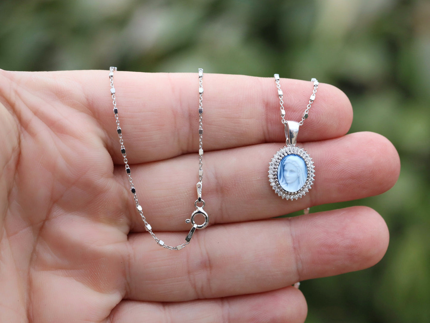 Impresionante colgante de la Virgen María de plata de ley con opción de cadena de corte de diamante: exquisito regalo del día de la fiesta católica para ella