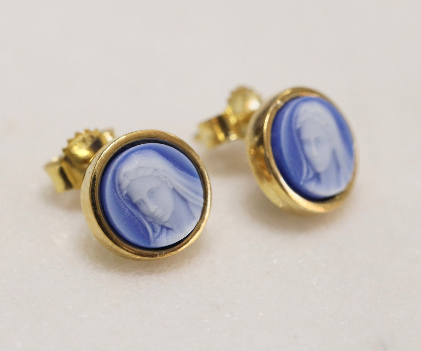 Pendientes en miniatura de la Virgen María de plata de ley - Joyería católica para comunión, cumpleaños y Navidad, pendientes cameo de la Virgen María