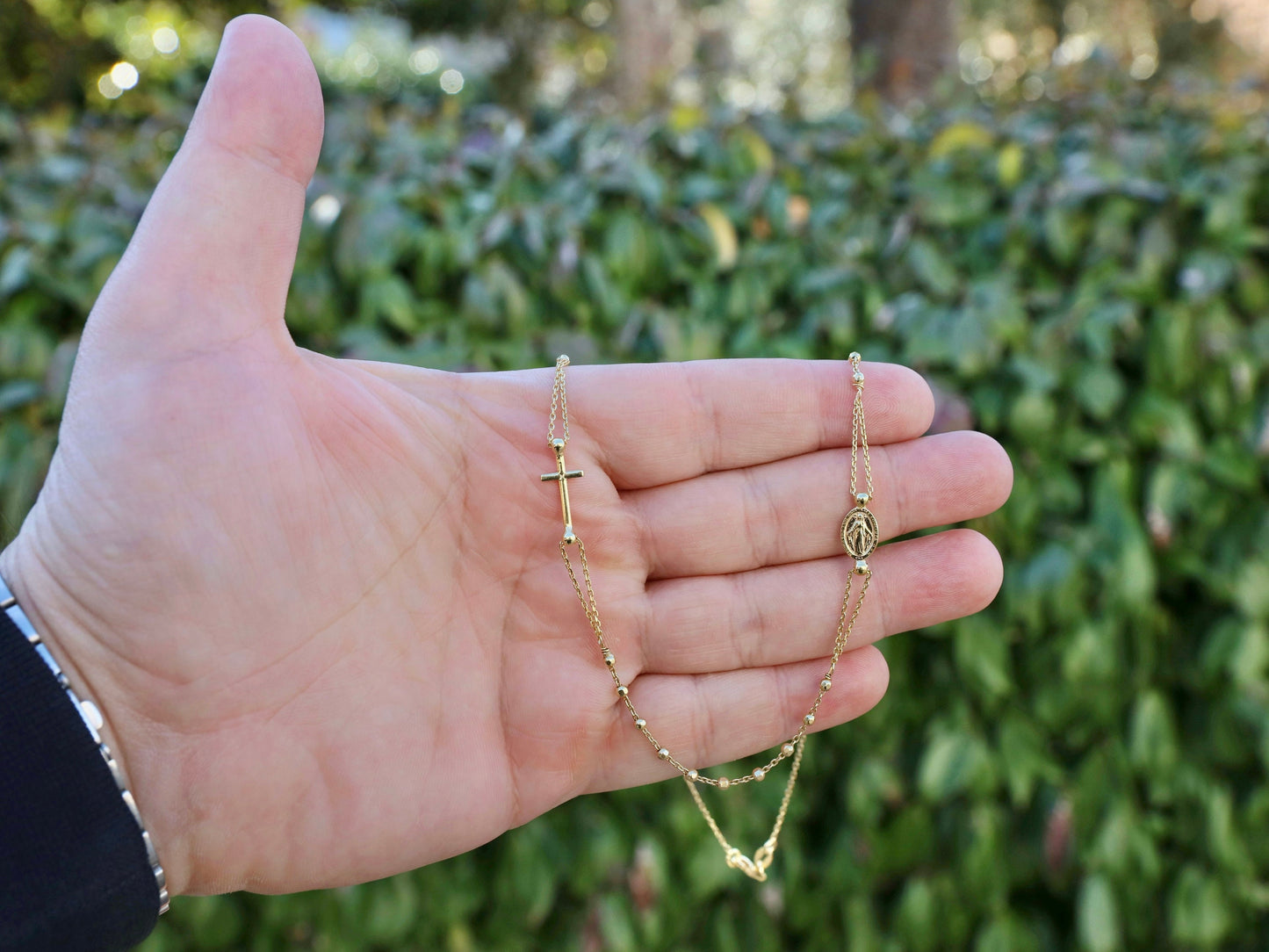 Collar de rosario minimalista hecho a mano con medalla milagrosa y cruz - Elegante joyería católica para mujer, plata de ley 925 chapada en oro